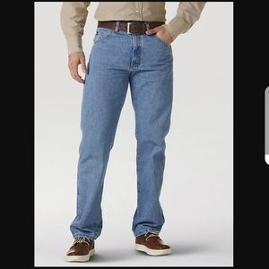 Wrangler Rugged Wear Classic Fit Jeans in Medium Wash